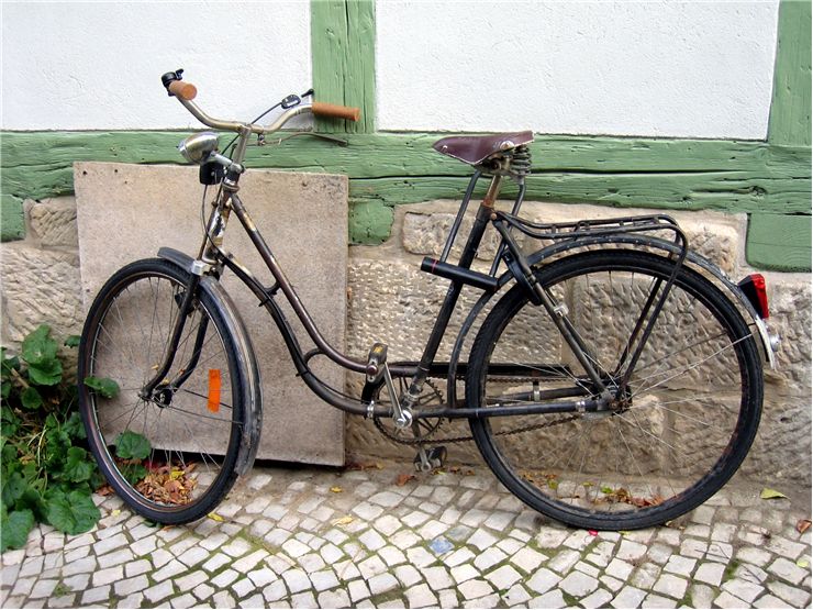 Picture Of Old Fashioned Bicycle